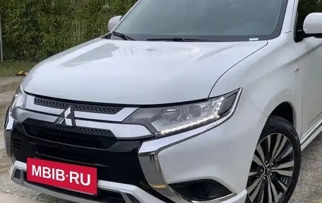 Mitsubishi Outlander III рестайлинг 3, 2022 год, 2 134 000 рублей, 4 фотография