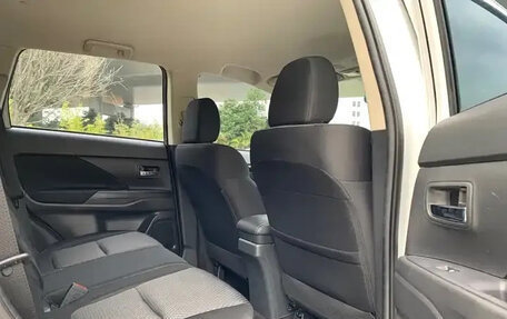 Mitsubishi Outlander III рестайлинг 3, 2022 год, 2 134 000 рублей, 15 фотография