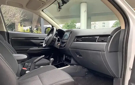 Mitsubishi Outlander III рестайлинг 3, 2022 год, 2 134 000 рублей, 16 фотография
