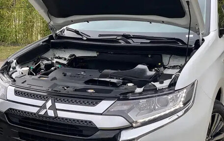 Mitsubishi Outlander III рестайлинг 3, 2022 год, 2 134 000 рублей, 18 фотография