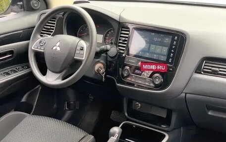 Mitsubishi Outlander III рестайлинг 3, 2022 год, 2 134 000 рублей, 10 фотография