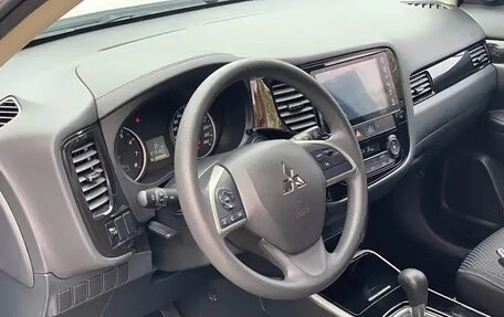 Mitsubishi Outlander III рестайлинг 3, 2022 год, 2 134 000 рублей, 12 фотография