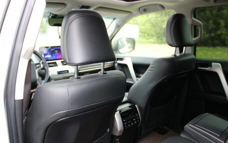 Toyota Land Cruiser Prado 150 рестайлинг 2, 2019 год, 6 150 000 рублей, 12 фотография