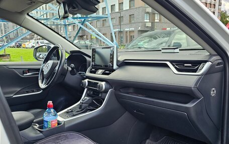 Toyota RAV4, 2021 год, 3 400 000 рублей, 6 фотография