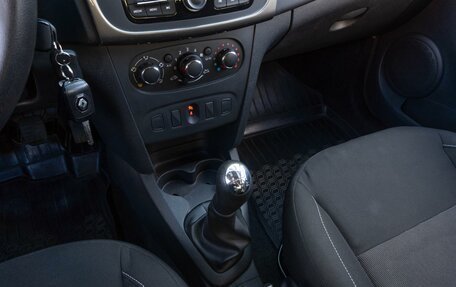 Renault Logan II, 2019 год, 989 000 рублей, 18 фотография