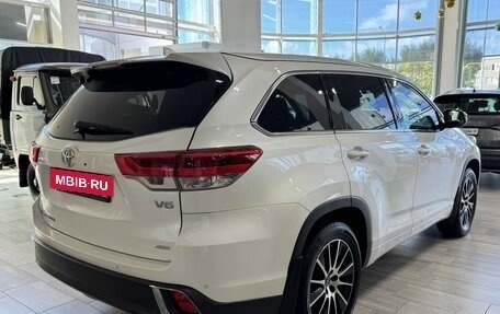 Toyota Highlander III, 2018 год, 3 350 000 рублей, 2 фотография