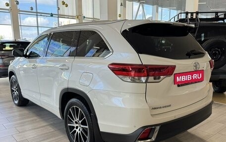 Toyota Highlander III, 2018 год, 3 350 000 рублей, 4 фотография