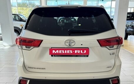 Toyota Highlander III, 2018 год, 3 350 000 рублей, 7 фотография