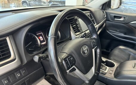 Toyota Highlander III, 2018 год, 3 350 000 рублей, 24 фотография