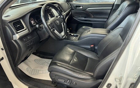 Toyota Highlander III, 2018 год, 3 350 000 рублей, 21 фотография