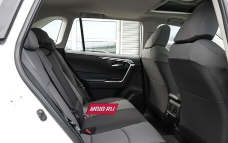 Toyota RAV4, 2024 год, 4 490 000 рублей, 7 фотография