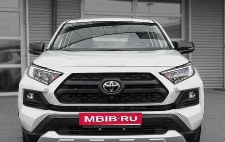 Toyota RAV4, 2024 год, 4 490 000 рублей, 2 фотография