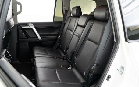 Toyota Land Cruiser Prado 150 рестайлинг 2, 2020 год, 5 998 070 рублей, 10 фотография