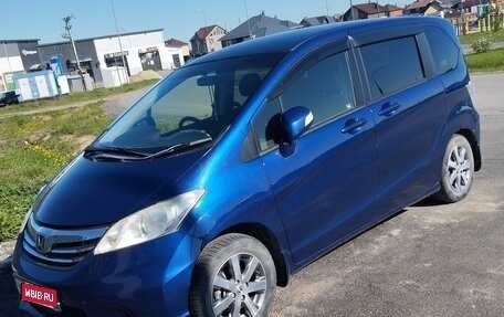 Honda Freed I, 2013 год, 999 999 рублей, 1 фотография