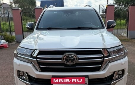 Toyota Land Cruiser 200, 2019 год, 7 150 000 рублей, 4 фотография