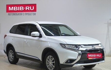 Mitsubishi Outlander III рестайлинг 3, 2018 год, 1 949 000 рублей, 3 фотография