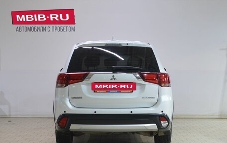 Mitsubishi Outlander III рестайлинг 3, 2018 год, 1 949 000 рублей, 6 фотография