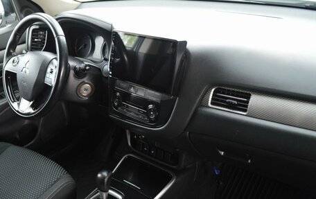 Mitsubishi Outlander III рестайлинг 3, 2018 год, 1 949 000 рублей, 23 фотография