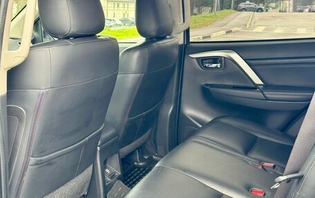 Mitsubishi Pajero Sport III рестайлинг, 2020 год, 3 100 000 рублей, 9 фотография