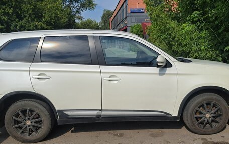 Mitsubishi Outlander III рестайлинг 3, 2016 год, 1 650 000 рублей, 2 фотография