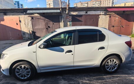 Renault Logan II, 2018 год, 850 000 рублей, 6 фотография