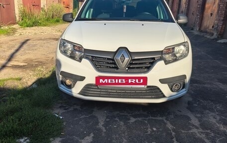 Renault Logan II, 2018 год, 850 000 рублей, 3 фотография