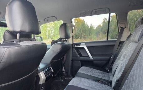 Toyota Land Cruiser Prado 150 рестайлинг 2, 2017 год, 3 600 000 рублей, 5 фотография