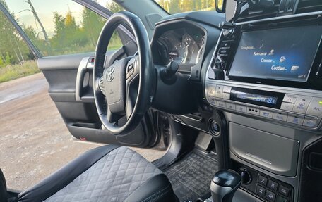 Toyota Land Cruiser Prado 150 рестайлинг 2, 2017 год, 3 600 000 рублей, 6 фотография