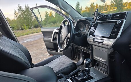 Toyota Land Cruiser Prado 150 рестайлинг 2, 2017 год, 3 600 000 рублей, 8 фотография