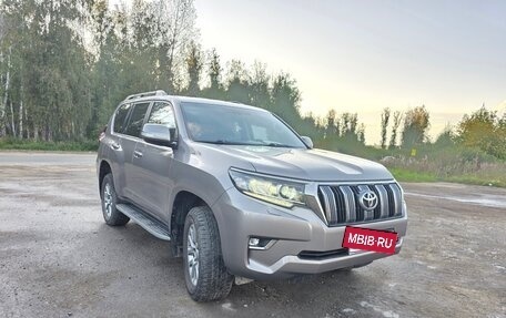 Toyota Land Cruiser Prado 150 рестайлинг 2, 2017 год, 3 600 000 рублей, 2 фотография