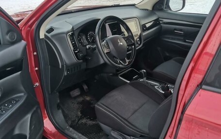 Mitsubishi Outlander III рестайлинг 3, 2019 год, 1 860 000 рублей, 5 фотография