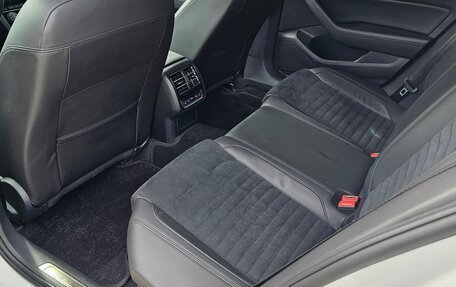 Volkswagen Passat B8 рестайлинг, 2017 год, 2 430 000 рублей, 18 фотография