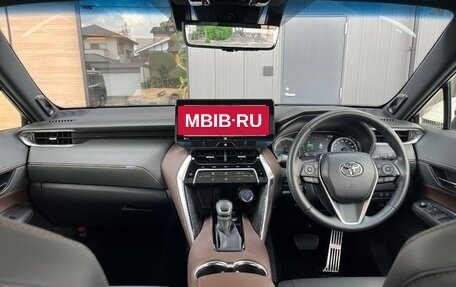 Toyota Harrier, 2022 год, 3 350 000 рублей, 6 фотография