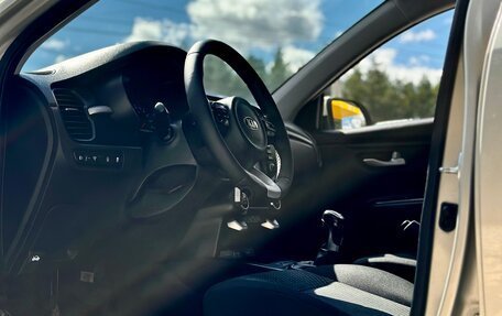 KIA Rio IV, 2018 год, 1 050 000 рублей, 10 фотография