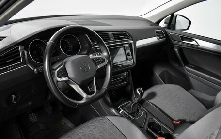 Volkswagen Tiguan II, 2021 год, 2 419 000 рублей, 9 фотография