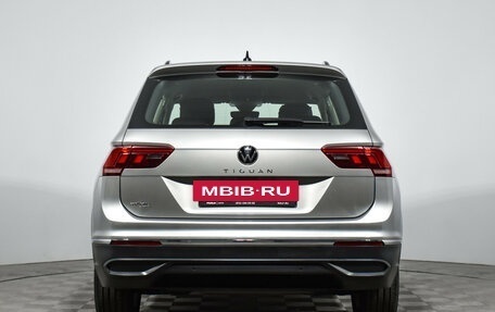 Volkswagen Tiguan II, 2021 год, 2 419 000 рублей, 6 фотография