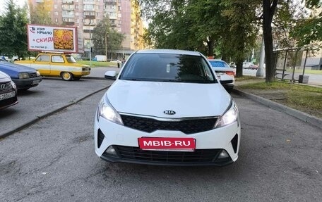 KIA Rio IV, 2021 год, 1 200 000 рублей, 1 фотография