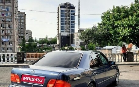 Mercedes-Benz E-Класс, 1998 год, 600 000 рублей, 4 фотография