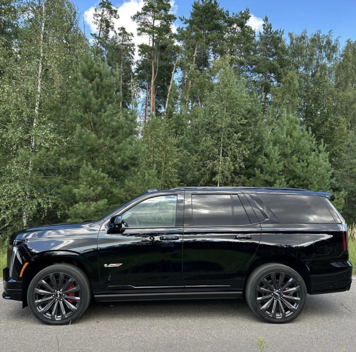 Cadillac Escalade V, 2025 год, 33 000 000 рублей, 2 фотография