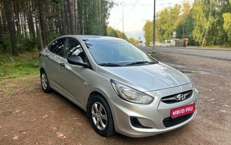 Hyundai Solaris II рестайлинг, 2012 год, 648 000 рублей, 1 фотография