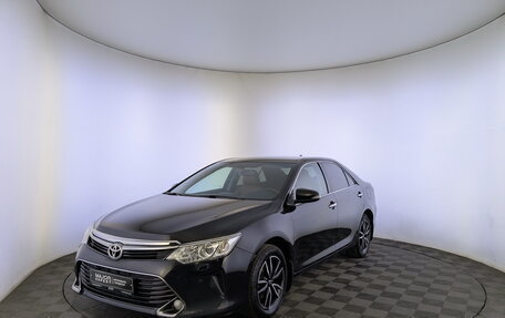 Toyota Camry, 2017 год, 1 950 000 рублей, 1 фотография