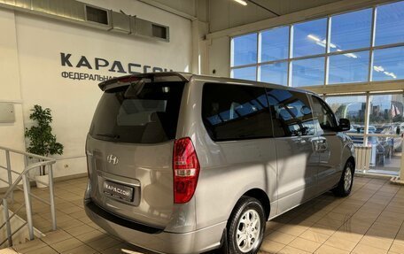 Hyundai Grand Starex Grand Starex I рестайлинг 2, 2011 год, 1 980 000 рублей, 2 фотография