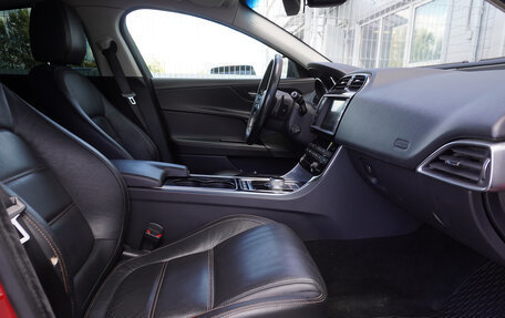Jaguar XE I рестайлинг, 2015 год, 1 450 000 рублей, 18 фотография