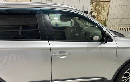Mitsubishi Outlander III рестайлинг 3, 2017 год, 1 900 000 рублей, 4 фотография