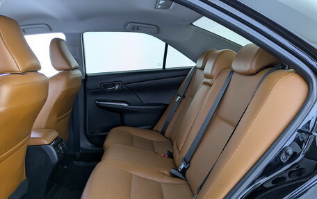 Toyota Camry, 2017 год, 1 950 000 рублей, 10 фотография