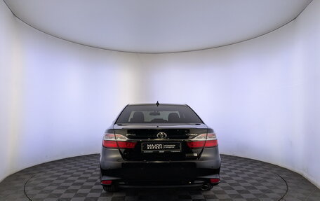 Toyota Camry, 2017 год, 1 950 000 рублей, 6 фотография