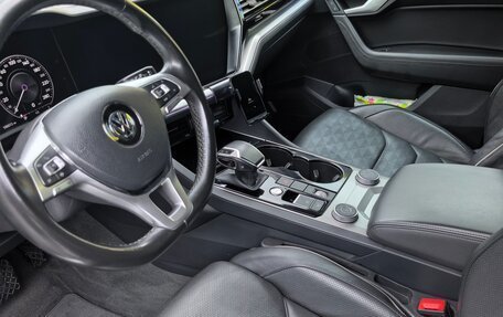 Volkswagen Touareg III, 2020 год, 5 900 000 рублей, 5 фотография