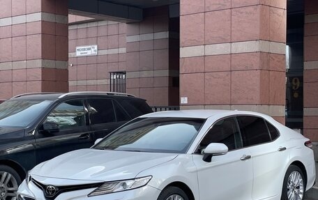 Toyota Camry, 2019 год, 3 390 000 рублей, 5 фотография