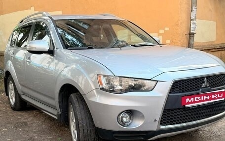Mitsubishi Outlander III рестайлинг 3, 2010 год, 1 000 000 рублей, 2 фотография