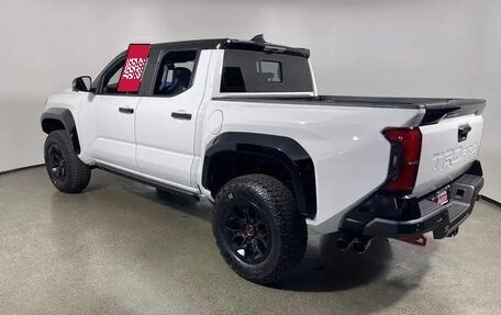 Toyota Tacoma, 2025 год, 7 000 000 рублей, 3 фотография